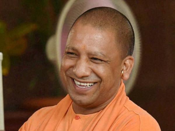 কানে সোনার দুল, গলায় রুদ্রাক্ষ-সোনার হার, যোগীর অস্থাবর সম্পত্তির হিসাব জানেন কত কানে সোনার দুল, গলায় রুদ্রাক্ষ-সোনার হার, যোগীর অস্থাবর সম্পত্তির হিসাব জানেন কত