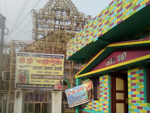 দুর্গা পুজোর সময় নীরব প্রস্তুতি চলে লক্ষ্মী-উৎসবের দুর্গা পুজোর সময় নীরব প্রস্তুতি চলে লক্ষ্মী-উৎসবের