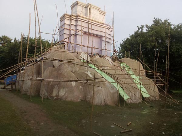 দুর্গা পুজোর সময় নীরব প্রস্তুতি চলে লক্ষ্মী-উৎসবের দুর্গা পুজোর সময় নীরব প্রস্তুতি চলে লক্ষ্মী-উৎসবের