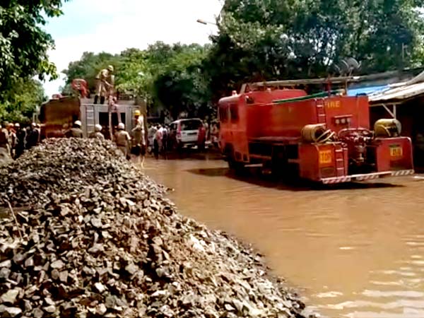 তারাতলায় রাসায়নিকের গুদামে বিধ্বংসী আগুন তারাতলায় রাসায়নিকের গুদামে বিধ্বংসী আগুন