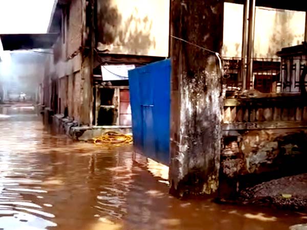 তারাতলায় রাসায়নিকের গুদামে বিধ্বংসী আগুন তারাতলায় রাসায়নিকের গুদামে বিধ্বংসী আগুন