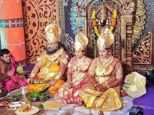 সকলেই দেবদেবী রূপে