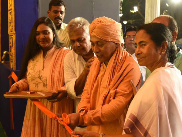 পুজো উদ্বোধনে মমতা