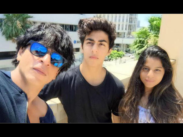 শাহরুখ পুত্রের সঙ্গে রহস্যময়ী , ছবি ঘিরে জোর জল্পনা নেটিজেনদের শাহরুখ পুত্রের সঙ্গে রহস্যময়ী , ছবি ঘিরে জোর জল্পনা নেটিজেনদের