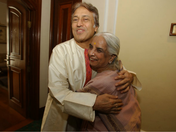 গিরিজা দেবীর প্রয়াণে অশ্রুসজল স্মৃতিচারণায় আমজাদ আলি খান গিরিজা দেবীর প্রয়াণে অশ্রুসজল স্মৃতিচারণায় আমজাদ আলি খান