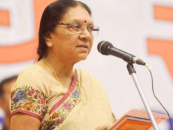 আনন্দীবেনের সিদ্ধান্ত ঘিরে বহু জল্পনা, গেরুয়া দূর্গ গুজরাতে নির্বাচনের মুখে কতটা স্বস্তিতে বিজেপি আনন্দীবেনের সিদ্ধান্ত ঘিরে বহু জল্পনা, গেরুয়া দূর্গ গুজরাতে নির্বাচনের মুখে কতটা স্বস্তিতে বিজেপি