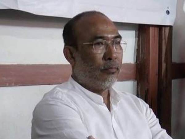 নিরাপত্তার নামে গ্রাউন্ড স্টাফ কেন লাগেজ চেক করবেন, ভিডিও তুলে প্রশ্ন মনিপুরের মুখ্যমন্ত্রীর নিরাপত্তার নামে গ্রাউন্ড স্টাফ কেন লাগেজ চেক করবেন, ভিডিও তুলে প্রশ্ন মনিপুরের মুখ্যমন্ত্রীর