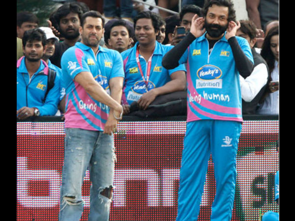 সামনের ইদে সলমানের সঙ্গে অনস্ক্রিন আসছেন ববি! ছবির নায়িকা কে জানেন সামনের ইদে সলমানের সঙ্গে অনস্ক্রিন আসছেন ববি! ছবির নায়িকা কে জানেন
