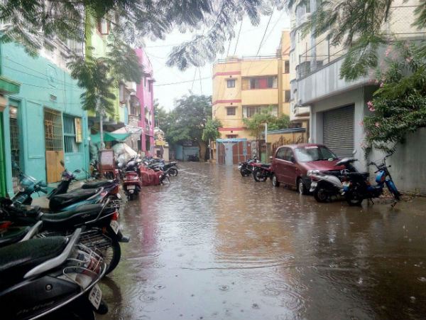 ফিরল ১৫-র জলবন্দি আতঙ্ক, প্রাকৃতিক দুর্যোগে বিধ্বস্ত চেন্নাই ফিরল ১৫-র জলবন্দি আতঙ্ক, প্রাকৃতিক দুর্যোগে বিধ্বস্ত চেন্নাই