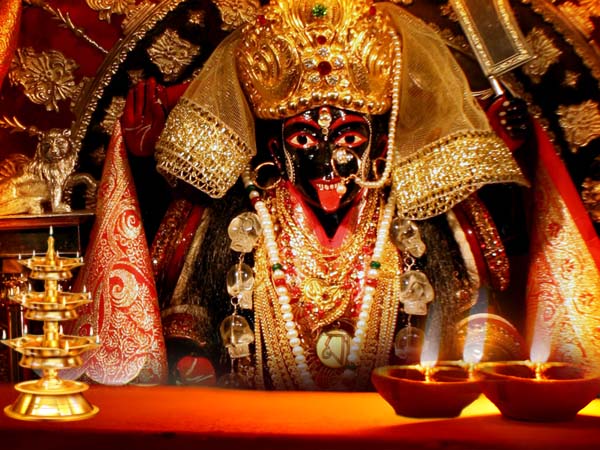 কালীপুজোয় ‘মা ভবতারিণী’ বাড়ির মেয়ে রূপে সুসজ্জিতা, মঙ্গলারতিই আকর্ষণ দক্ষিণশ্বরে কালীপুজোয় ‘মা ভবতারিণী’ বাড়ির মেয়ে রূপে সুসজ্জিতা, মঙ্গলারতিই আকর্ষণ দক্ষিণশ্বরে