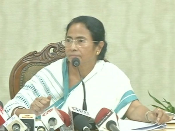 ‘সরকার মশার আমদানি করে না’, ডেঙ্গির জন্য কার দিকে আঙুল তুললেন মমতা ‘সরকার মশার আমদানি করে না’, ডেঙ্গির জন্য কার দিকে আঙুল তুললেন মমতা