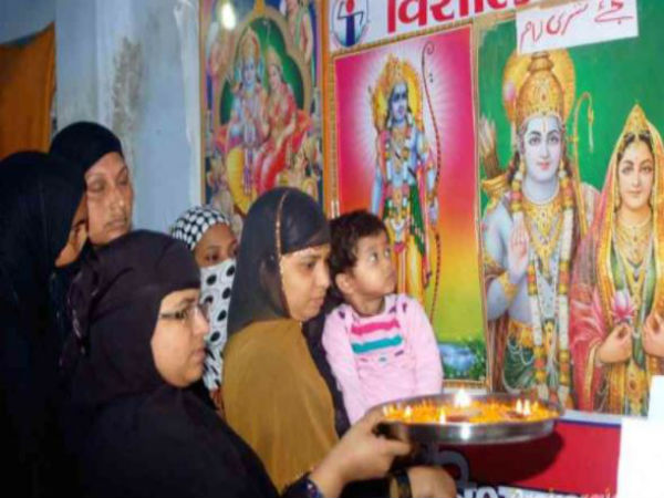 দিওয়ালির আরতিতে অংশ নেওয়ায় মুসলিম মহিলাদের প্রতি ফতোয়া জারি দিওয়ালির আরতিতে অংশ নেওয়ায় মুসলিম মহিলাদের প্রতি ফতোয়া জারি