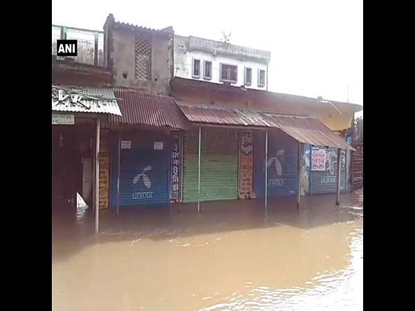 ঝাড়খণ্ডে অতিবৃষ্টির জের, নতুন করে প্লাবিত দক্ষিণবঙ্গের ৫ জেলা ঝাড়খণ্ডে অতিবৃষ্টির জের, নতুন করে প্লাবিত দক্ষিণবঙ্গের ৫ জেলা
