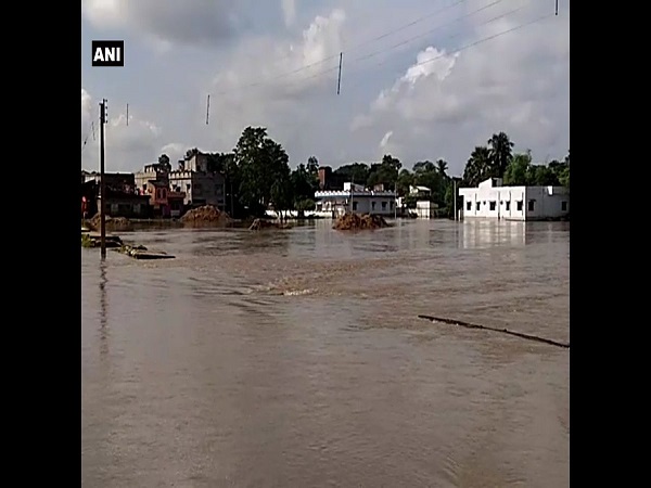 ঝাড়খণ্ডে অতিবৃষ্টির জের, নতুন করে প্লাবিত দক্ষিণবঙ্গের ৫ জেলা ঝাড়খণ্ডে অতিবৃষ্টির জের, নতুন করে প্লাবিত দক্ষিণবঙ্গের ৫ জেলা