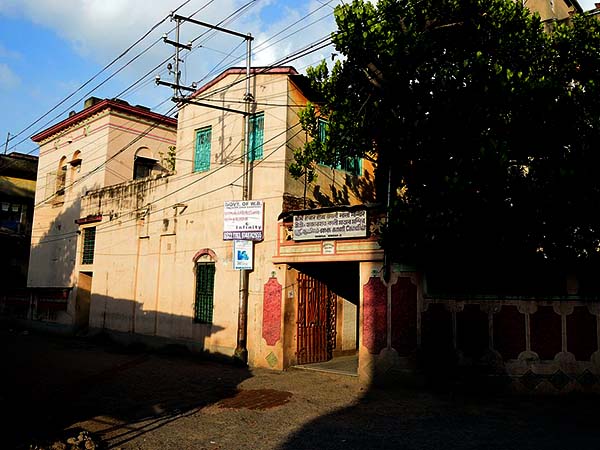 শতবর্ষ প্রাচীন এই হাজার হাত কালীর পুজো, যার টানে ছুটে আসেন ভক্তরা শতবর্ষ প্রাচীন এই হাজার হাত কালীর পুজো, যার টানে ছুটে আসেন ভক্তরা