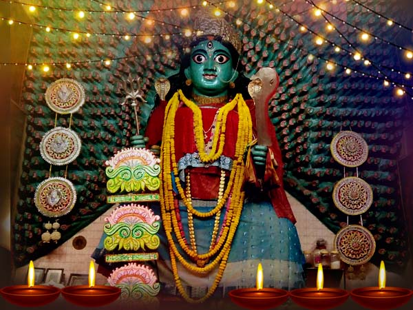 শতবর্ষ প্রাচীন এই হাজার হাত কালীর পুজো, যার টানে ছুটে আসেন ভক্তরা শতবর্ষ প্রাচীন এই হাজার হাত কালীর পুজো, যার টানে ছুটে আসেন ভক্তরা