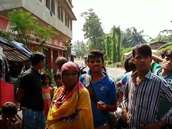 কালীপুজোর রাতে সপ্তম শ্রেণির ছাত্রীকে গণধর্ষণ, উত্তাল ডায়মন্ড হারবার, দেখুন ভিডিও কালীপুজোর রাতে সপ্তম শ্রেণির ছাত্রীকে গণধর্ষণ, উত্তাল ডায়মন্ড হারবার, দেখুন ভিডিও