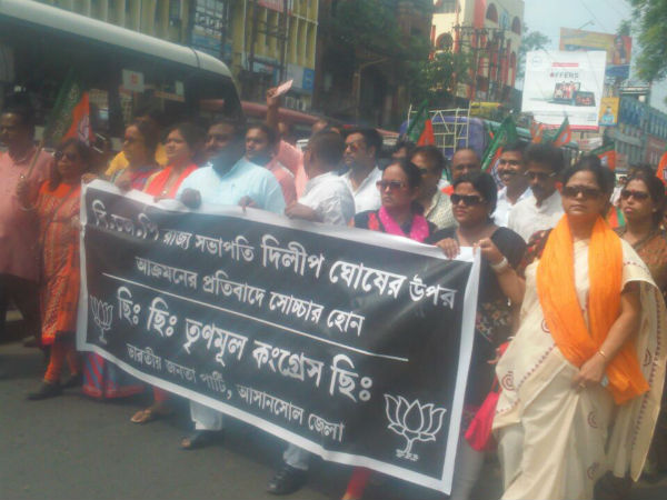 পাহাড়ে দিলীপ-নিগ্রহের প্রতিবাদ রাজ্যজুড়ে, পথে নেমে কী বার্তা বিজেপির পাহাড়ে দিলীপ-নিগ্রহের প্রতিবাদ রাজ্যজুড়ে, পথে নেমে কী বার্তা বিজেপির