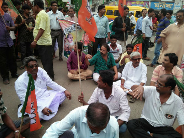 পাহাড়ে দিলীপ-নিগ্রহের প্রতিবাদ রাজ্যজুড়ে, পথে নেমে কী বার্তা বিজেপির পাহাড়ে দিলীপ-নিগ্রহের প্রতিবাদ রাজ্যজুড়ে, পথে নেমে কী বার্তা বিজেপির