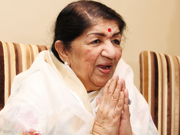 ভাইফোঁটায় সেনা জওয়ানদের বার্তা লতা মঙ্গেশকরের ভাইফোঁটায় সেনা জওয়ানদের বার্তা লতা মঙ্গেশকরের