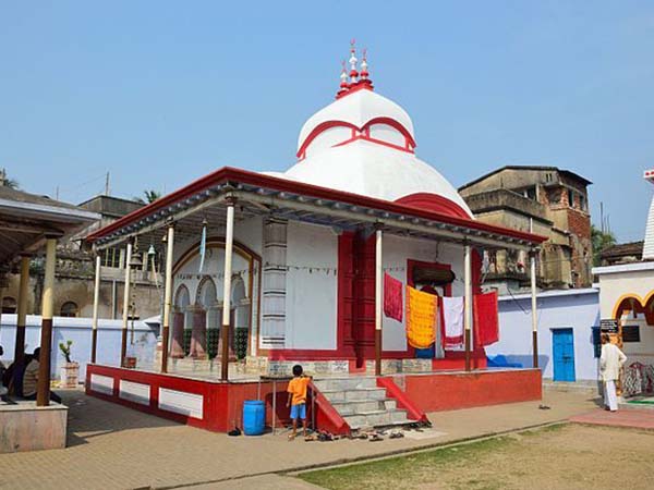 অদ্ভুত মিল দুই চণ্ডীতলার, মেলাইচণ্ডী-মাকড়চণ্ডী মন্দির ঘিরে কালী আরাধনায় মাতে ভক্তকুল অদ্ভুত মিল দুই চণ্ডীতলার, মেলাইচণ্ডী-মাকড়চণ্ডী মন্দির ঘিরে কালী আরাধনায় মাতে ভক্তকুল