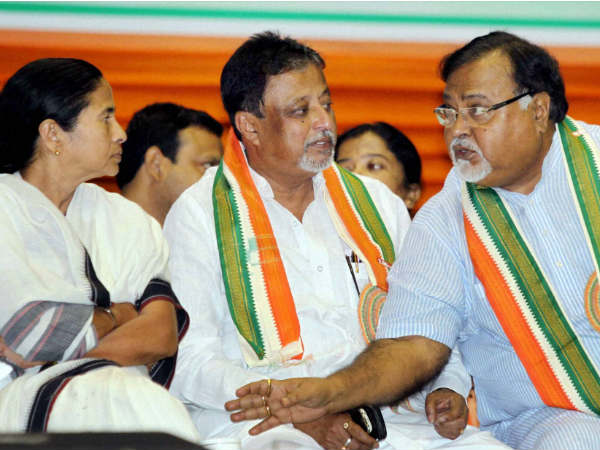 সারদা-নারদায় মুকুলের 'মমতাময়ী' অবস্থান, প্রশ্ন বিজেপির অন্দরমহলে, বিরোধিতায় অধীরও সারদা-নারদায় মুকুলের 'মমতাময়ী' অবস্থান, প্রশ্ন বিজেপির অন্দরমহলে, বিরোধিতায় অধীরও