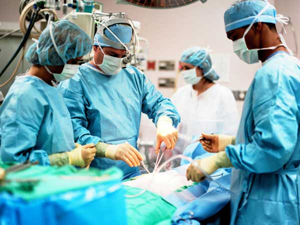 চিকিৎসার খরচ কমাতে চায় ভারত, কড়া বিরোধিতায় আমেরিকা চিকিৎসার খরচ কমাতে চায় ভারত, কড়া বিরোধিতায় আমেরিকা