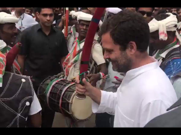 রাহুল গান্ধীকে এই ভঙ্গিমায় নাচতে দেখেছেন কখনও! দেখুন ভিডিও রাহুল গান্ধীকে এই ভঙ্গিমায় নাচতে দেখেছেন কখনও! দেখুন ভিডিও