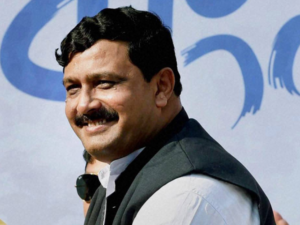 বিজেপিতে যোগদানের জল্পনার মাঝেই রাহুলের জন্মদিনের পার্টিতে আমন্ত্রিত মুকুল রায় বিজেপিতে যোগদানের জল্পনার মাঝেই রাহুলের জন্মদিনের পার্টিতে আমন্ত্রিত মুকুল রায়