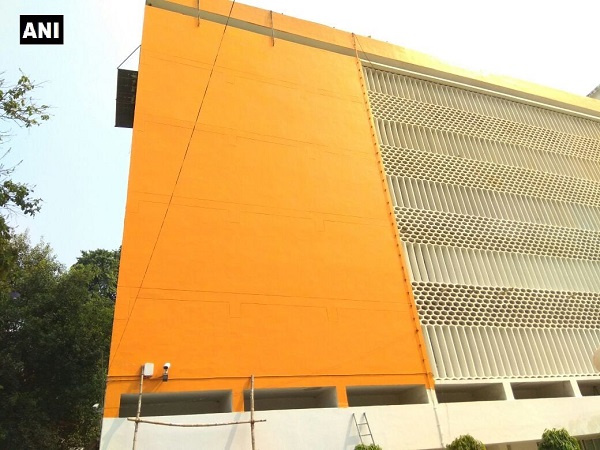 মমতার দেখানো পথেই যোগী আদিত্যনাথ, বিতর্ক উত্তরপ্রদেশে মমতার দেখানো পথেই যোগী আদিত্যনাথ, বিতর্ক উত্তরপ্রদেশে