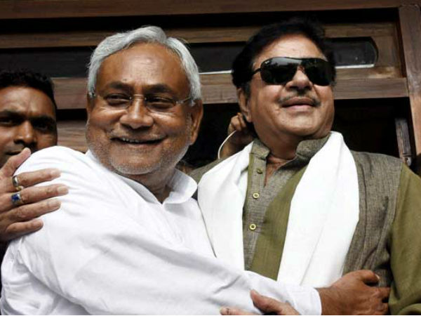 মোদীকে ছেড়ে এবার কি লালুর দলে শত্রুঘ্ন সিনহা, আলোচনা রাজনৈতিক মহলে মোদীকে ছেড়ে এবার কি লালুর দলে শত্রুঘ্ন সিনহা, আলোচনা রাজনৈতিক মহলে