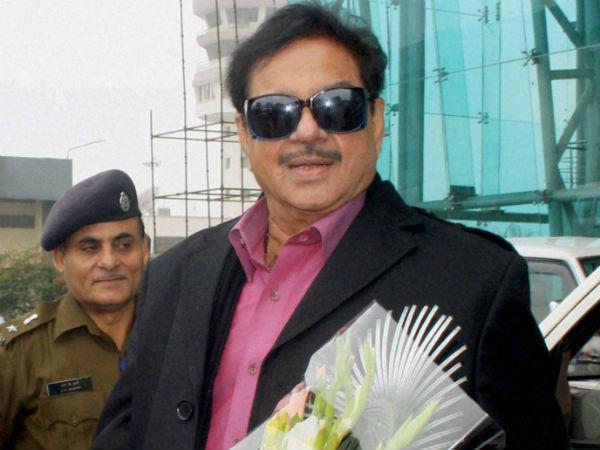 মোদীকে ছেড়ে এবার কি লালুর দলে শত্রুঘ্ন সিনহা, আলোচনা রাজনৈতিক মহলে মোদীকে ছেড়ে এবার কি লালুর দলে শত্রুঘ্ন সিনহা, আলোচনা রাজনৈতিক মহলে