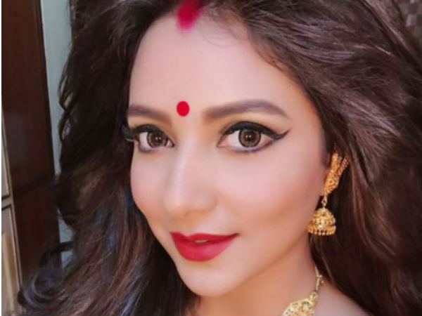 কেন সিঁথিতে সিন্দুর দেওয়া ছবি পোস্ট করলেন শুভশ্রী! আসল ঘটনা কী কেন সিঁথিতে সিন্দুর দেওয়া ছবি পোস্ট করলেন শুভশ্রী! আসল ঘটনা কী