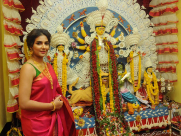 কেন সিঁথিতে সিন্দুর দেওয়া ছবি পোস্ট করলেন শুভশ্রী! আসল ঘটনা কী কেন সিঁথিতে সিন্দুর দেওয়া ছবি পোস্ট করলেন শুভশ্রী! আসল ঘটনা কী