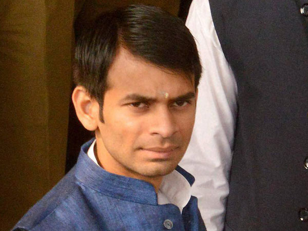 বাজি না ফাটিয়ে দিওয়ালিতে অন্য কিছু করার পরামর্শ তেজপ্রতাপের বাজি না ফাটিয়ে দিওয়ালিতে অন্য কিছু করার পরামর্শ তেজপ্রতাপের