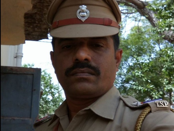 মানতে পারছিলেন না দুর্নীতি, ফেসবুকে পোস্ট করে আত্মহত্যার চেষ্টা পুলিশের এসআই-এর মানতে পারছিলেন না দুর্নীতি, ফেসবুকে পোস্ট করে আত্মহত্যার চেষ্টা পুলিশের এসআই-এর