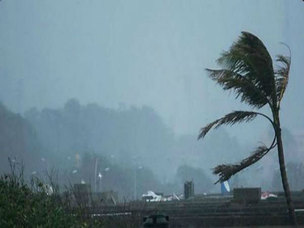 নিম্নচাপের প্রভাবে জেলাগুলিতে প্রবল বৃষ্টি, উত্তরবঙ্গে সতর্কতা জারি নিম্নচাপের প্রভাবে জেলাগুলিতে প্রবল বৃষ্টি, উত্তরবঙ্গে সতর্কতা জারি