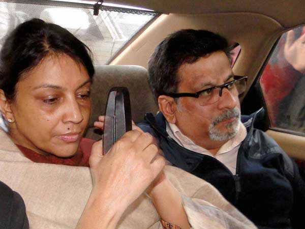 মুক্তি পেয়েও মাসে দুবার জেলে যাবেন তলোয়ার দম্পতি, কেন জানেন মুক্তি পেয়েও মাসে দুবার জেলে যাবেন তলোয়ার দম্পতি, কেন জানেন