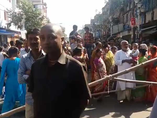 এলাকায় বিক্ষোভ, অবরোধ
