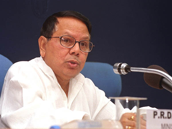 সিদ্ধার্থশঙ্কর রায় মুখ্যমন্ত্রী হলেও প্রিয়রঞ্জনই ছিলেন জ্যোতি বসুর প্রধান ‘প্রতিদ্বন্দ্বী’ সিদ্ধার্থশঙ্কর রায় মুখ্যমন্ত্রী হলেও প্রিয়রঞ্জনই ছিলেন জ্যোতি বসুর প্রধান ‘প্রতিদ্বন্দ্বী’