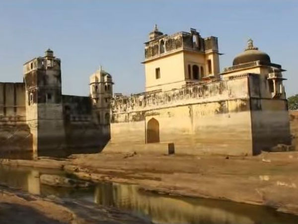 পদ্মিনীকে দেখায় সময়ের আয়োজন