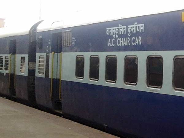 ৪৮টি ট্রেনে বাড়ল যাত্রীভাড়া, কারণ জানলে অবাক হবেন ৪৮টি ট্রেনে বাড়ল যাত্রীভাড়া, কারণ জানলে অবাক হবেন