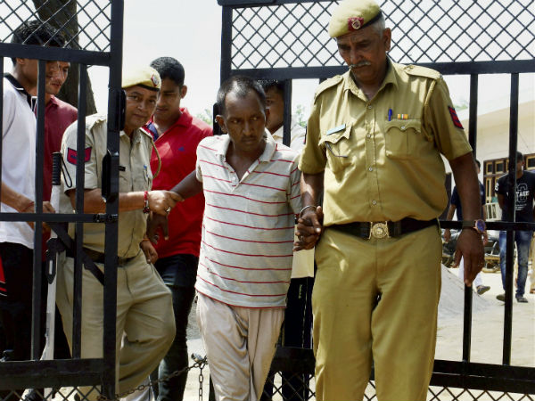 কতটা নৃশংস হয়েছে পুলিশ, জানাল কন্ডাক্টর অশোক কতটা নৃশংস হয়েছে পুলিশ, জানাল কন্ডাক্টর অশোক
