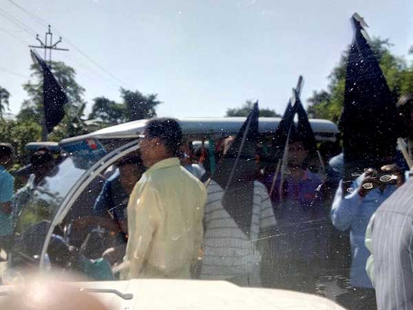 ফেসবুকাণ্ডে প্রতিবাদ সভা নিয়ে উত্তপ্ত বালুরঘাট, অম্বিকেশ-বিকাশদের কালো পতাকা ফেসবুকাণ্ডে প্রতিবাদ সভা নিয়ে উত্তপ্ত বালুরঘাট, অম্বিকেশ-বিকাশদের কালো পতাকা