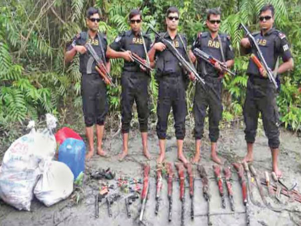 মুর্শিদাবাদে সীমান্তের কাছেই জঙ্গি ডেরা, নিরাপত্তা বাহিনীর অভিযানে মৃত ৩ মুর্শিদাবাদে সীমান্তের কাছেই জঙ্গি ডেরা, নিরাপত্তা বাহিনীর অভিযানে মৃত ৩