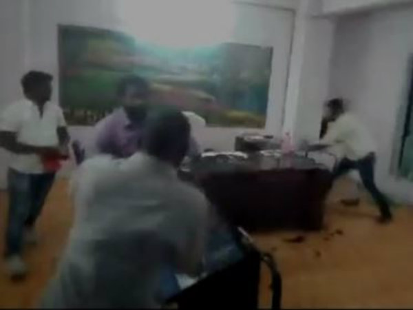 হায়দরাবাদে নারায়ণ কলেজে তাণ্ডব এবিভিপি-র, দেখুন ভিডিও হায়দরাবাদে নারায়ণ কলেজে তাণ্ডব এবিভিপি-র, দেখুন ভিডিও