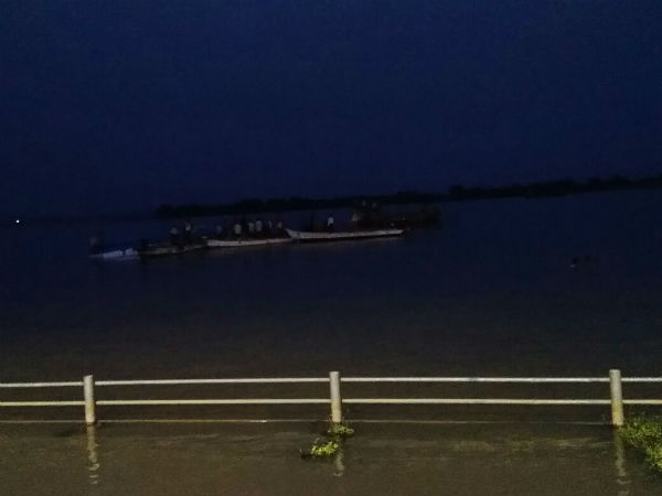 অন্ধ্রপ্রদেশে কৃষ্ণায় নৌকাডুবিতে মৃত ১৬, এখনও নিখোঁজ বেশ কয়েকজন অন্ধ্রপ্রদেশে কৃষ্ণায় নৌকাডুবিতে মৃত ১৬, এখনও নিখোঁজ বেশ কয়েকজন