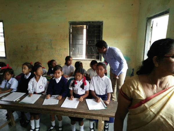 ক্লাসে রোল কলে সাড়া দিতে হবে 'জয় হিন্দ' বলে ক্লাসে রোল কলে সাড়া দিতে হবে 'জয় হিন্দ' বলে