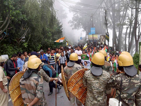 দার্জিলিং-এর সাম্প্রতিক ঘটনার তদন্ত করতে চায় এই কেন্দ্রীয় সংস্থা দার্জিলিং-এর সাম্প্রতিক ঘটনার তদন্ত করতে চায় এই কেন্দ্রীয় সংস্থা