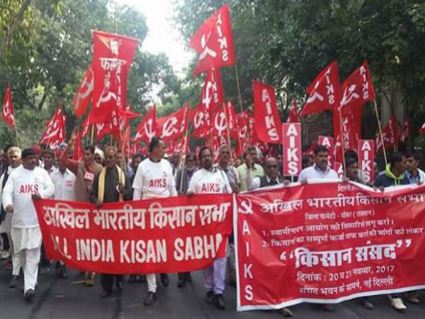 রাজধানীতে কৃষক বিক্ষোভ, এইসব প্রতিশ্রুতি পালন না হওয়ার অভিযোগে মোদীর বিরুদ্ধে স্লোগান রাজধানীতে কৃষক বিক্ষোভ, এইসব প্রতিশ্রুতি পালন না হওয়ার অভিযোগে মোদীর বিরুদ্ধে স্লোগান